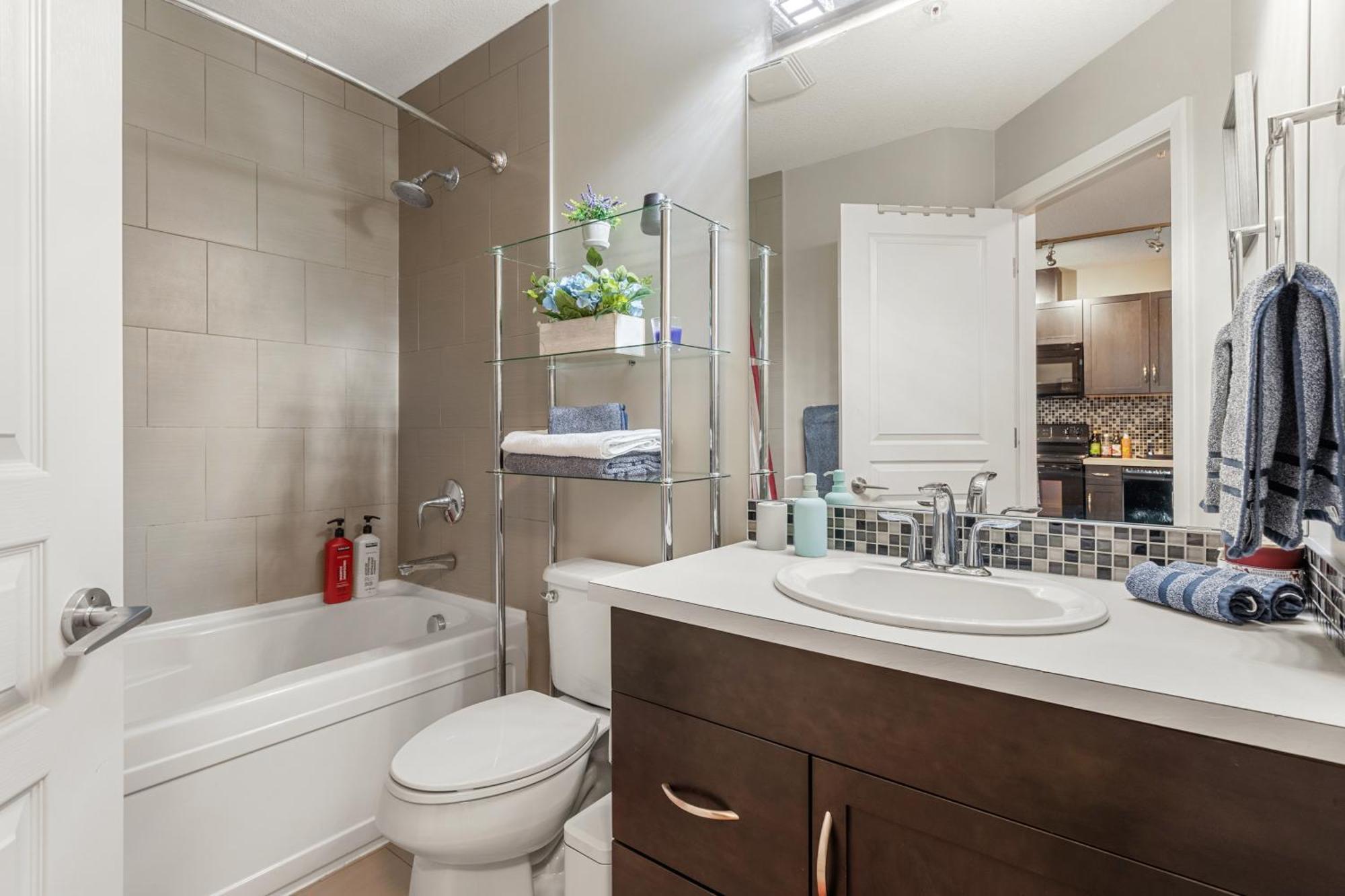 City Centre Retreat - 1Br Condo With Desk Κάλγκαρι Εξωτερικό φωτογραφία