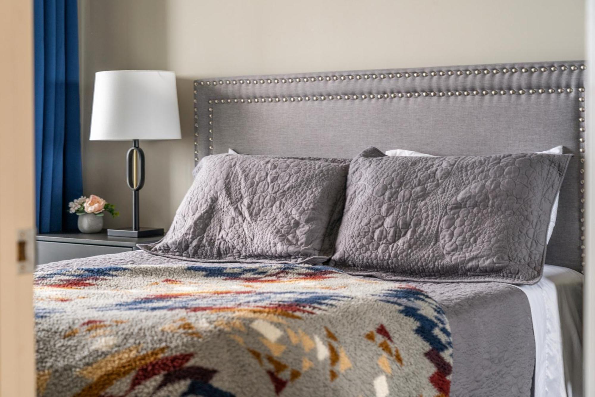 City Centre Retreat - 1Br Condo With Desk Κάλγκαρι Εξωτερικό φωτογραφία