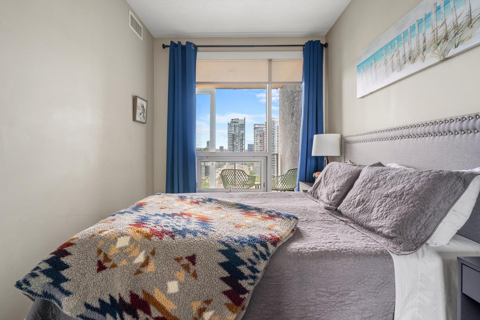 City Centre Retreat - 1Br Condo With Desk Κάλγκαρι Εξωτερικό φωτογραφία