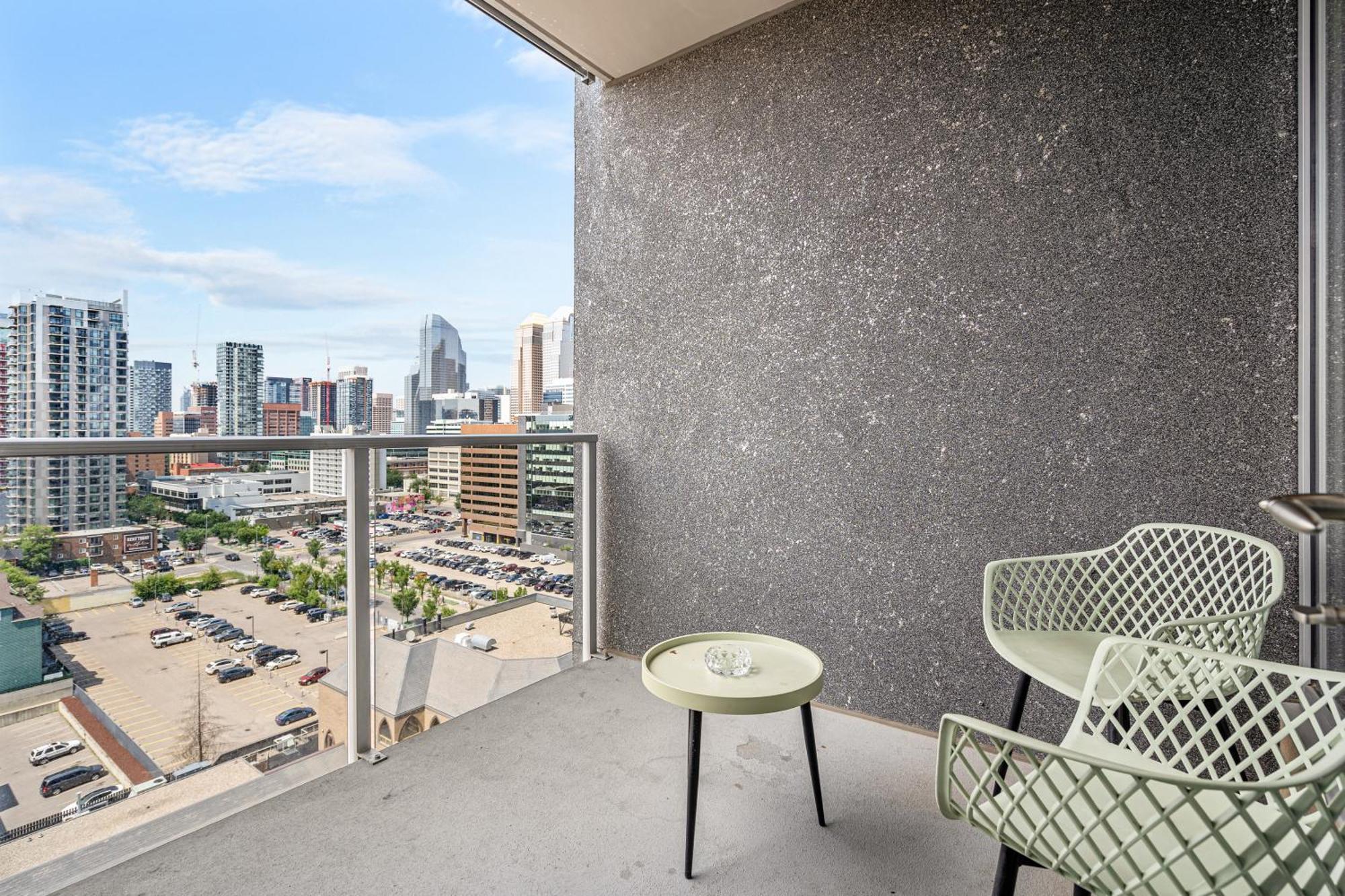 City Centre Retreat - 1Br Condo With Desk Κάλγκαρι Εξωτερικό φωτογραφία